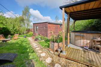 Maison de vacances romantique pour 2 avec jacuzzi à Andenne