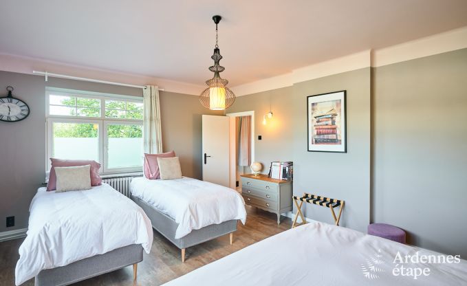 Villa de luxe avec piscine et court de tennis pour 14 personnes � Anh�e, situ�e dans la vall�e de la Molign�e