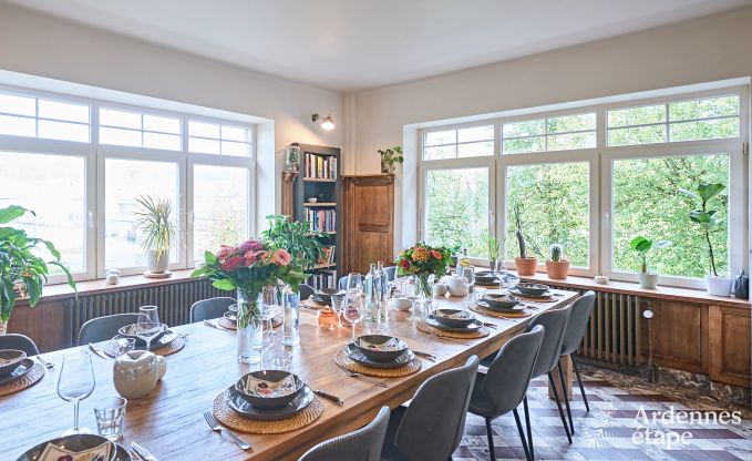 Villa de luxe avec piscine et court de tennis pour 14 personnes � Anh�e, situ�e dans la vall�e de la Molign�e