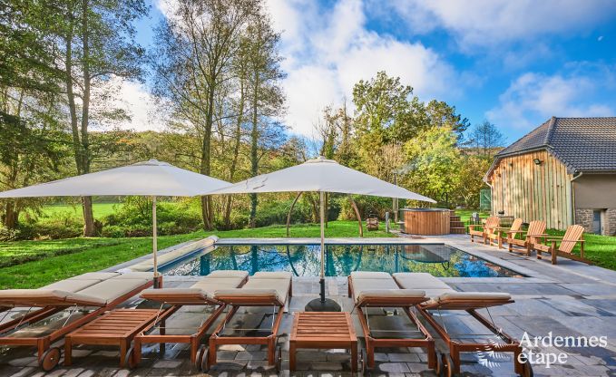 Villa de luxe avec piscine et court de tennis pour 14 personnes � Anh�e, situ�e dans la vall�e de la Molign�e