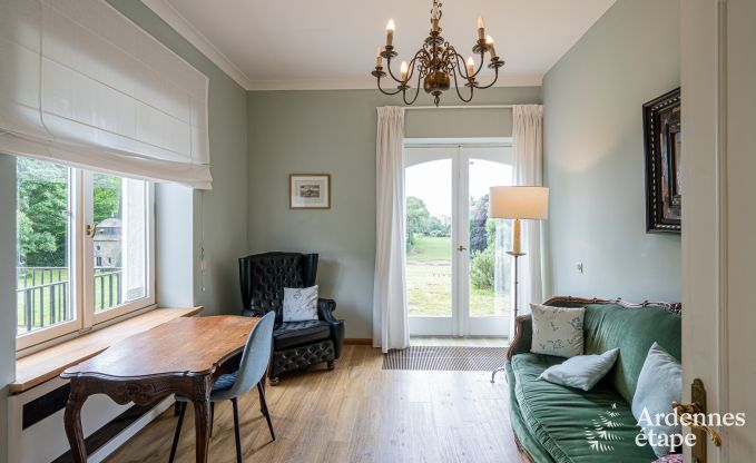 Grande villa  Assesse, 9 personnes avec 5 chambres et votre propre parc