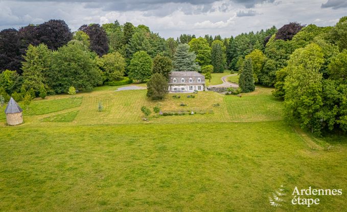 Grande villa  Assesse, 9 personnes avec 5 chambres et votre propre parc