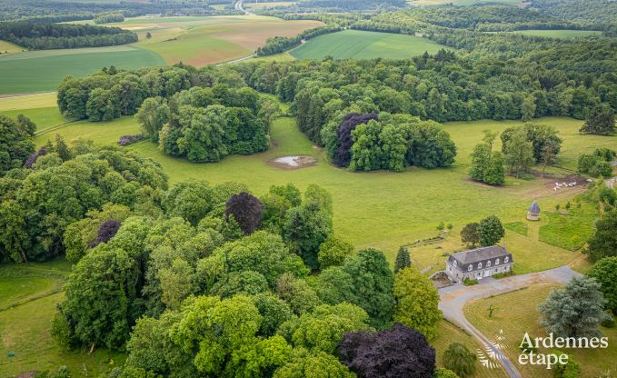 Grande villa  Assesse, 9 personnes avec 5 chambres et votre propre parc