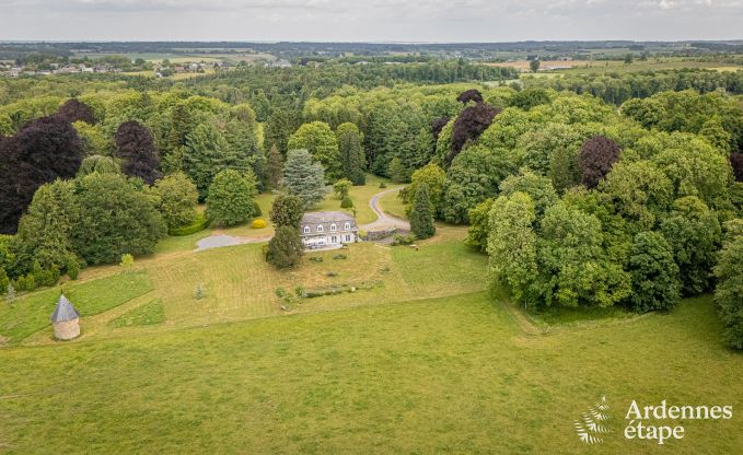 Grande villa  Assesse, 9 personnes avec 5 chambres et votre propre parc