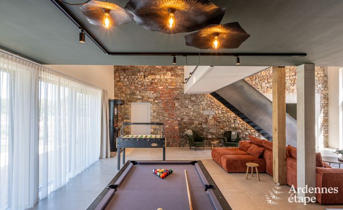 Grande maison de vacances  Aubel au bord de l'eau : idale pour 30 personnes avec piscine, billard et grands espaces