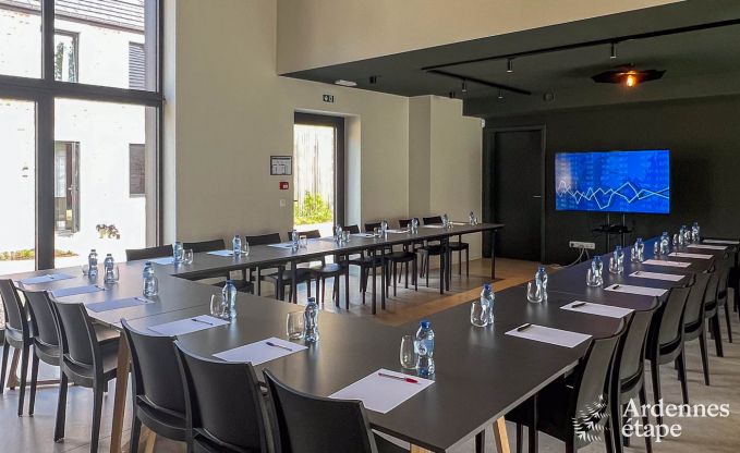 Grande maison de vacances  Aubel au bord de l'eau : idale pour 30 personnes avec piscine, billard et grands espaces