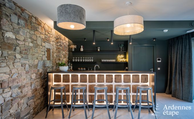 Grande maison de vacances  Aubel au bord de l'eau : idale pour 30 personnes avec piscine, billard et grands espaces