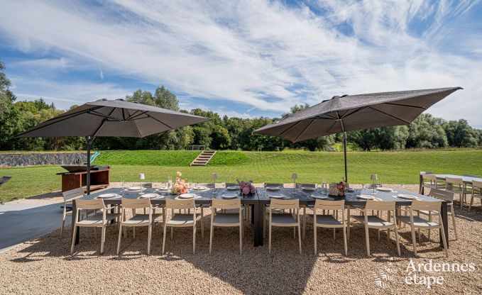 Grande maison de vacances  Aubel au bord de l'eau : idale pour 30 personnes avec piscine, billard et grands espaces
