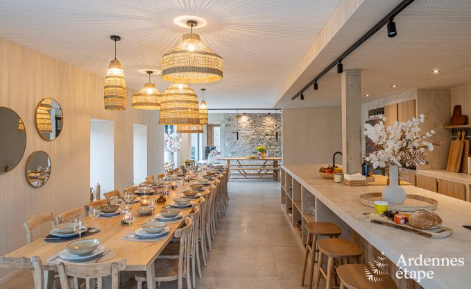 Grande maison de vacances  Aubel au bord de l'eau : idale pour 30 personnes avec piscine, billard et grands espaces