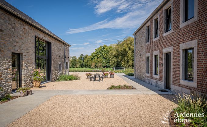 Grande maison de vacances � Aubel au bord de l'eau : id�ale pour 30 personnes avec piscine, billard et grands espaces