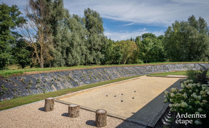 Grande maison de vacances � Aubel au bord de l'eau : id�ale pour 30 personnes avec piscine, billard et grands espaces