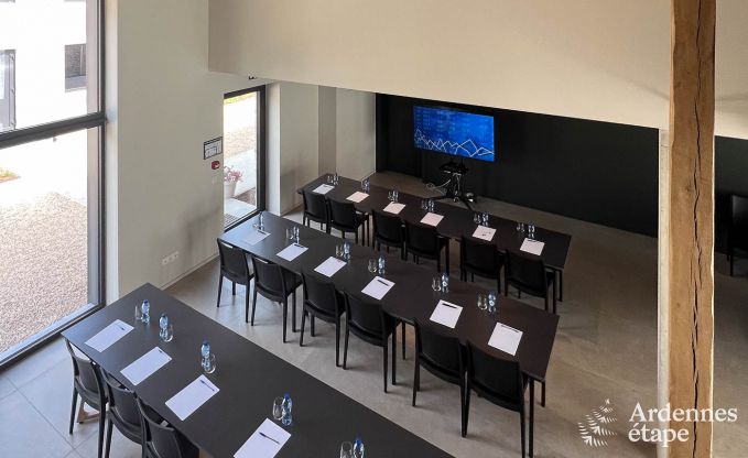 Grande maison de vacances � Aubel au bord de l'eau : id�ale pour 30 personnes avec piscine, billard et grands espaces