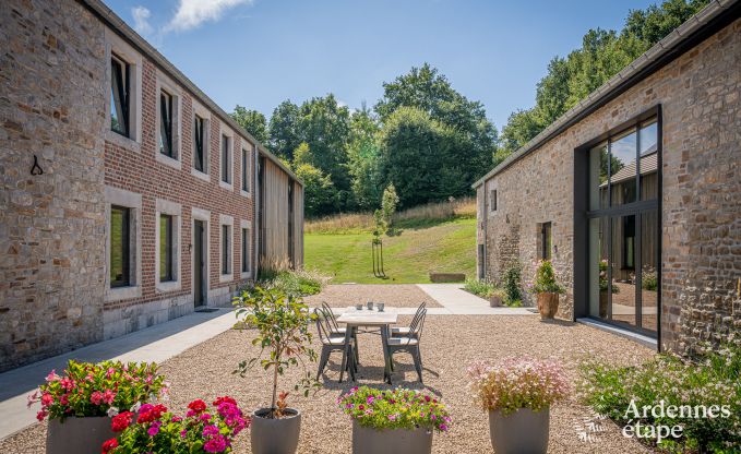 Grande maison de vacances � Aubel au bord de l'eau : id�ale pour 30 personnes avec piscine, billard et grands espaces