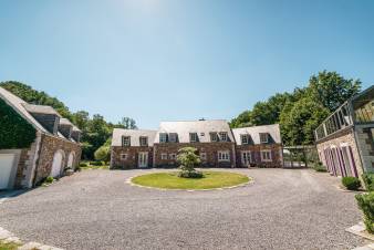 Luxueuse villa de vacances 22 personnes avec wellness et piscine à Aubel