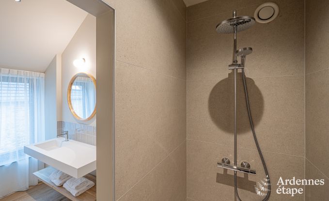 Grande maison de vacances au bord de l'eau � Aubel pour 21 personnes avec 9 chambres et salles de bains, piscine int�rieure et jardin priv�