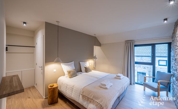 Grande maison de vacances au bord de l'eau � Aubel pour 21 personnes avec 9 chambres et salles de bains, piscine int�rieure et jardin priv�