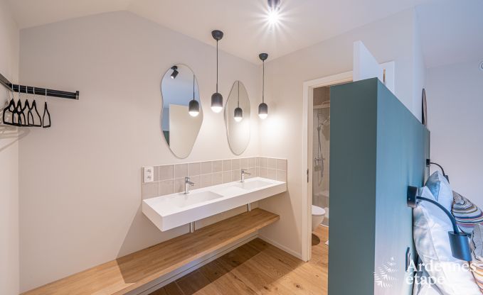 Grande maison de vacances au bord de l'eau � Aubel pour 21 personnes avec 9 chambres et salles de bains, piscine int�rieure et jardin priv�