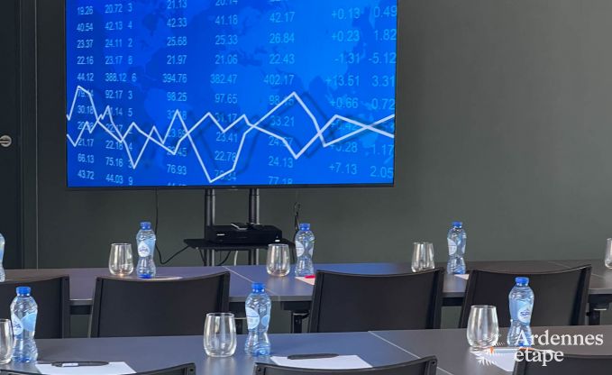 Grande maison de vacances au bord de l'eau � Aubel pour 21 personnes avec 9 chambres et salles de bains, piscine int�rieure et jardin priv�