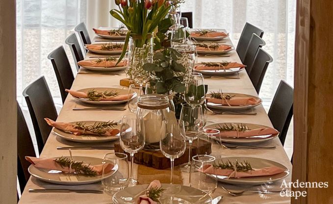 Grande maison de vacances au bord de l'eau � Aubel pour 21 personnes avec 9 chambres et salles de bains, piscine int�rieure et jardin priv�