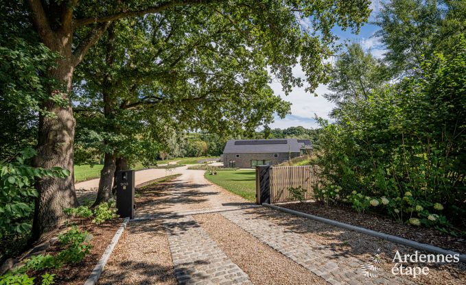 Grande maison de vacances au bord de l'eau � Aubel pour 21 personnes avec 9 chambres et salles de bains, piscine int�rieure et jardin priv�