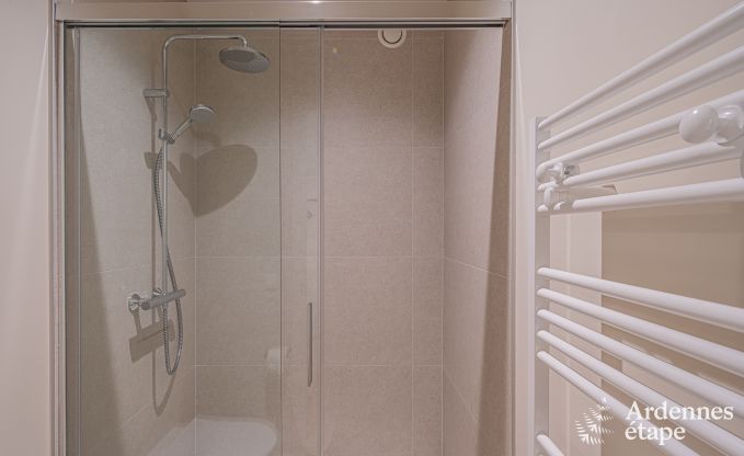 Grande maison de vacances au bord de l'eau � Aubel pour 21 personnes avec 9 chambres et salles de bains, piscine int�rieure et jardin priv�