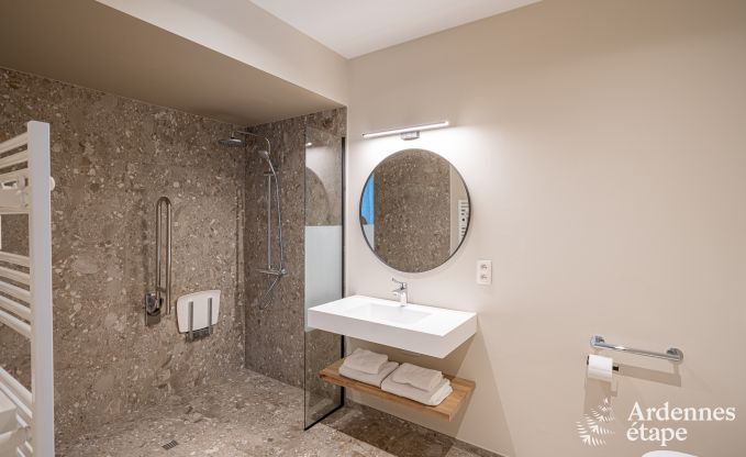 Grande maison de vacances au bord de l'eau � Aubel pour 21 personnes avec 9 chambres et salles de bains, piscine int�rieure et jardin priv�