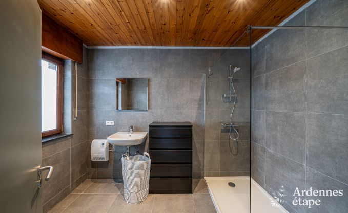 Charmante maison de vacances � Aywaille pour 2 couples avec salles de bain priv�es, cabine infrarouge et grand jardin