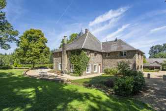 Château à Bastogne pour 12/15 personnes en Ardenne