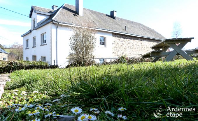 Jolie maison de vacances avec vue magnifique pour 8/9 personnes à Bastogne