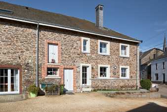 Jolie maison de vacances avec vue magnifique pour 8/9 personnes à Bastogne
