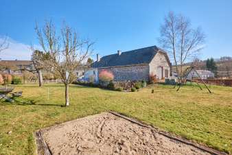 Gîte de vacances en 2 parties avec grand jardin à louer à Bastogne