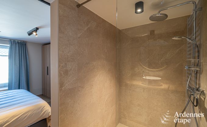 Maison de vacances  Bastogne : logement spacieux pour 14 personnes avec 6 chambres et salle de jeux