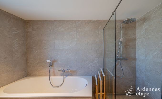 Charmante maison de vacances � Bastogne : s�jour confortable pour 8 personnes avec jardin priv� et station de recharge