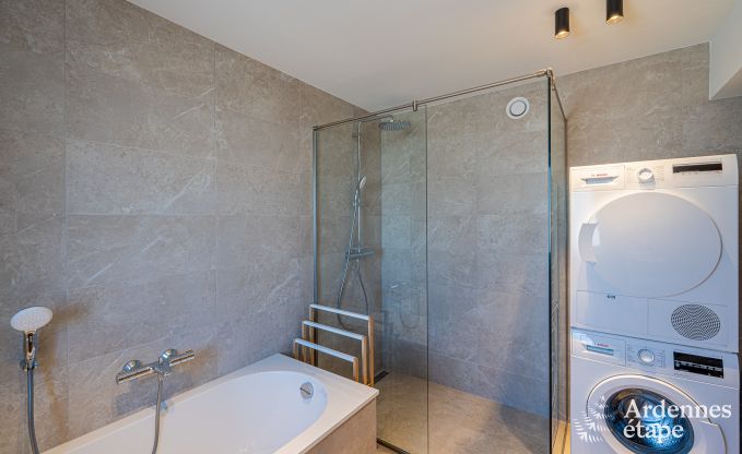 Charmante maison de vacances � Bastogne : s�jour confortable pour 8 personnes avec jardin priv� et station de recharge