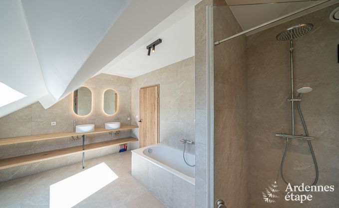 Maison de vacances  Bastogne : hbergement spacieux pour 22 personnes avec des installations compltes et 9 chambres dans l'Ardenne