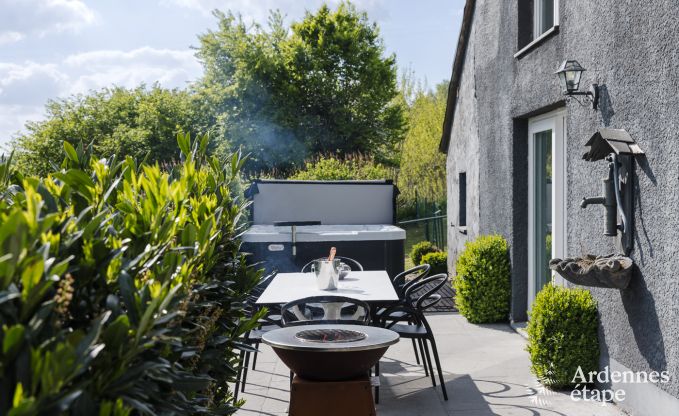 Charmante petite ferme pour 6 personnes  Bastogne avec jacuzzi intrieur et extrieur