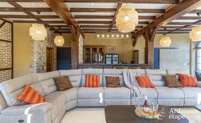 Ch�teau � Beauraing pour 38 personnes en Ardenne