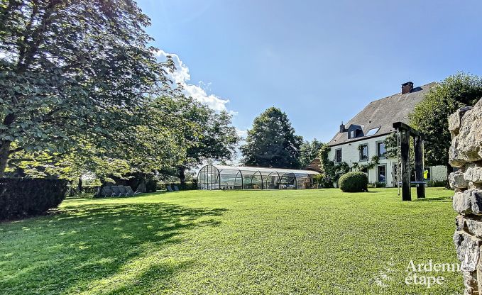 Jolie maison de vacances avec piscine, sauna et jeux � Beauraing pour 15 personnes en Ardenne