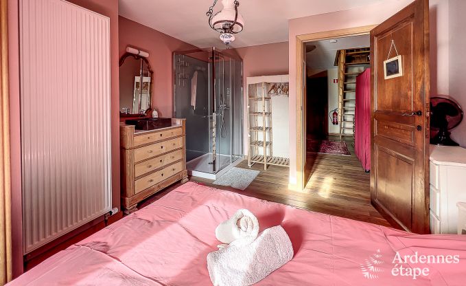 Jolie maison de vacances avec piscine, sauna et jeux � Beauraing pour 15 personnes en Ardenne