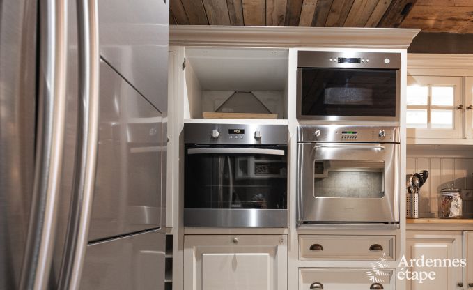 Jolie maison de vacances avec piscine, sauna et jeux � Beauraing pour 15 personnes en Ardenne