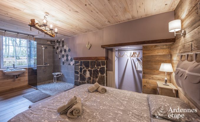 Jolie maison de vacances avec piscine, sauna et jeux � Beauraing pour 15 personnes en Ardenne