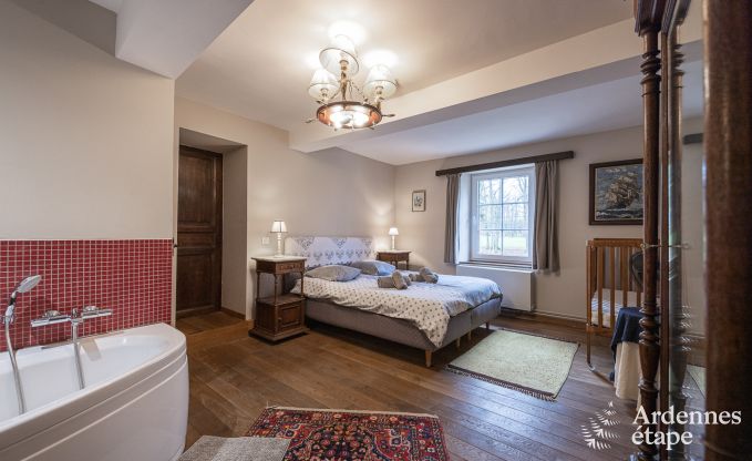 Jolie maison de vacances avec piscine, sauna et jeux � Beauraing pour 15 personnes en Ardenne
