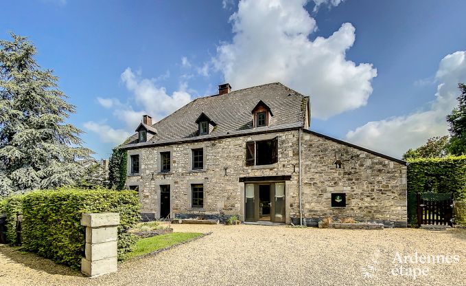 Jolie maison de vacances avec piscine, sauna et jeux � Beauraing pour 15 personnes en Ardenne