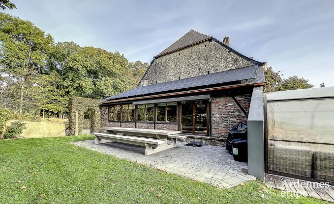 Jolie maison de vacances avec piscine, sauna et jeux � Beauraing pour 15 personnes en Ardenne