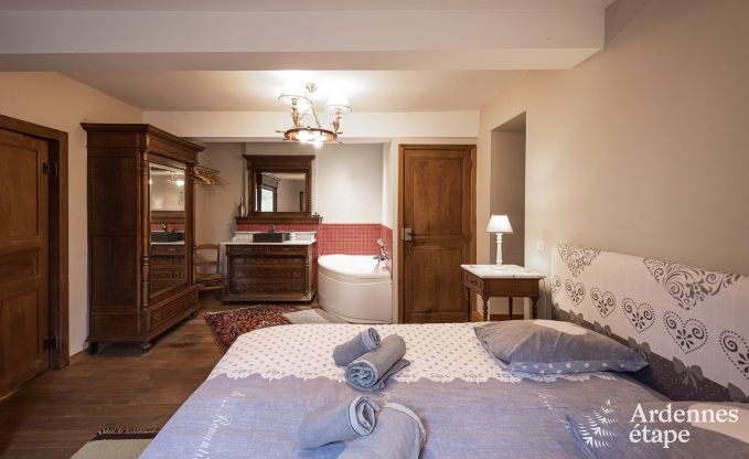 Jolie maison de vacances avec piscine, sauna et jeux � Beauraing pour 15 personnes en Ardenne