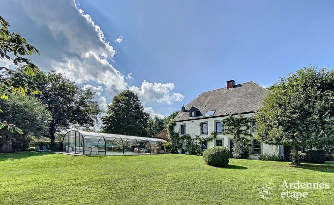 Jolie maison de vacances avec piscine, sauna et jeux � Beauraing pour 15 personnes en Ardenne