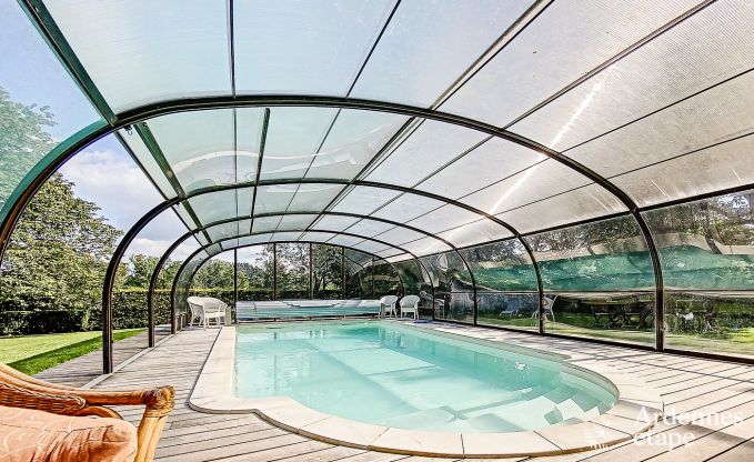Jolie maison de vacances avec piscine, sauna et jeux � Beauraing pour 15 personnes en Ardenne