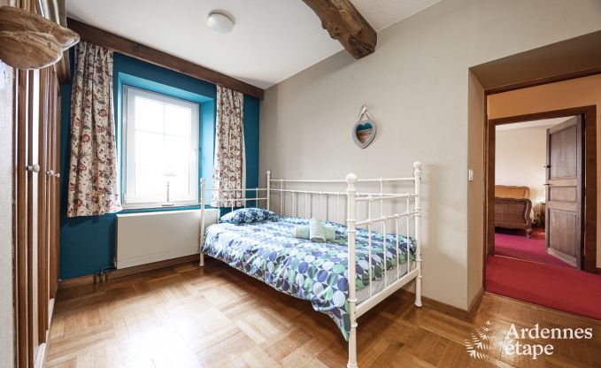 Jolie maison de vacances avec piscine, sauna et jeux � Beauraing pour 15 personnes en Ardenne