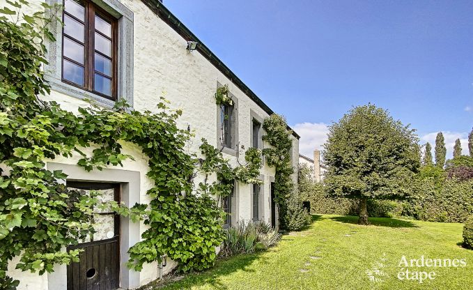 Jolie maison de vacances avec piscine, sauna et jeux � Beauraing pour 15 personnes en Ardenne