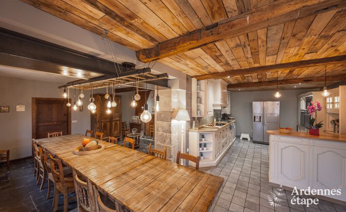 Jolie maison de vacances avec piscine, sauna et jeux � Beauraing pour 15 personnes en Ardenne